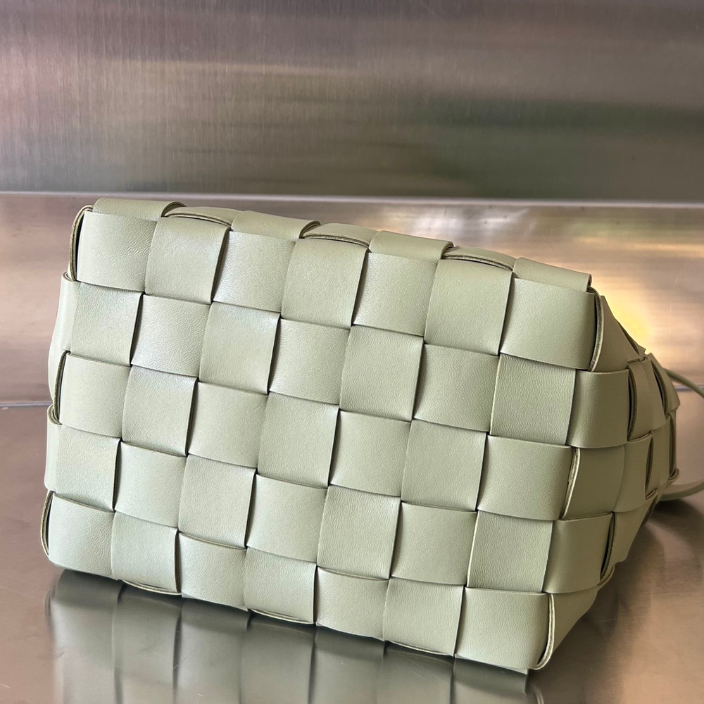 Bottega Veneta Small Bowling Cassette 22 cm