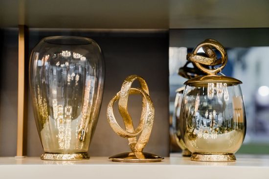 69-921151 Ваза декор.с крышкой "Лиана" металл/стекло19*19*50см