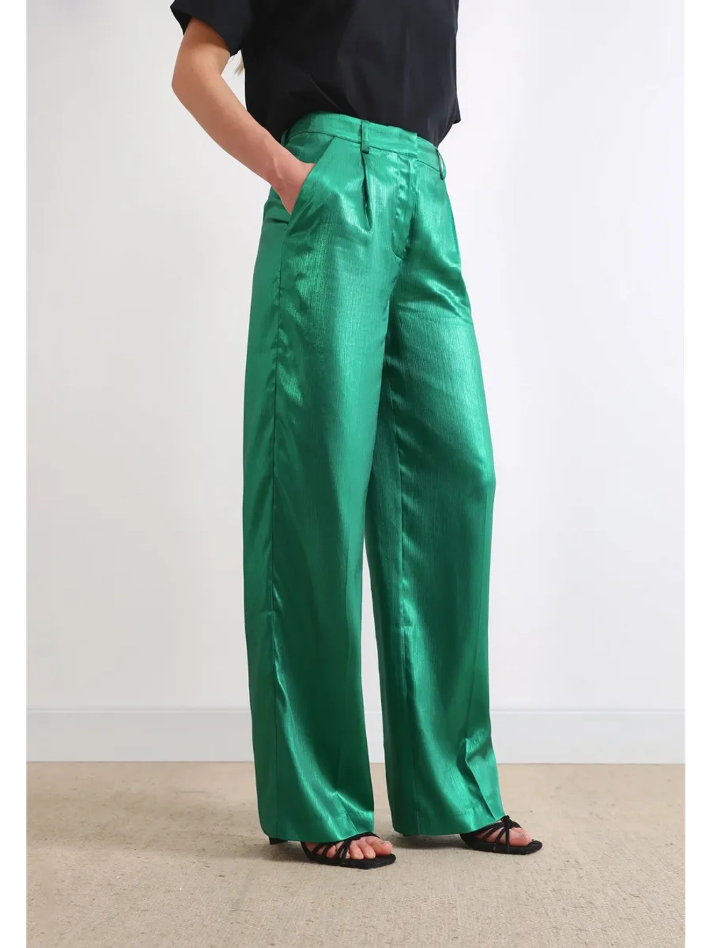 Брюки с защипами