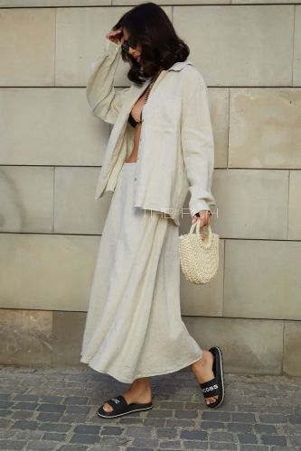 Летний бежевый костюм из льна с юбкой