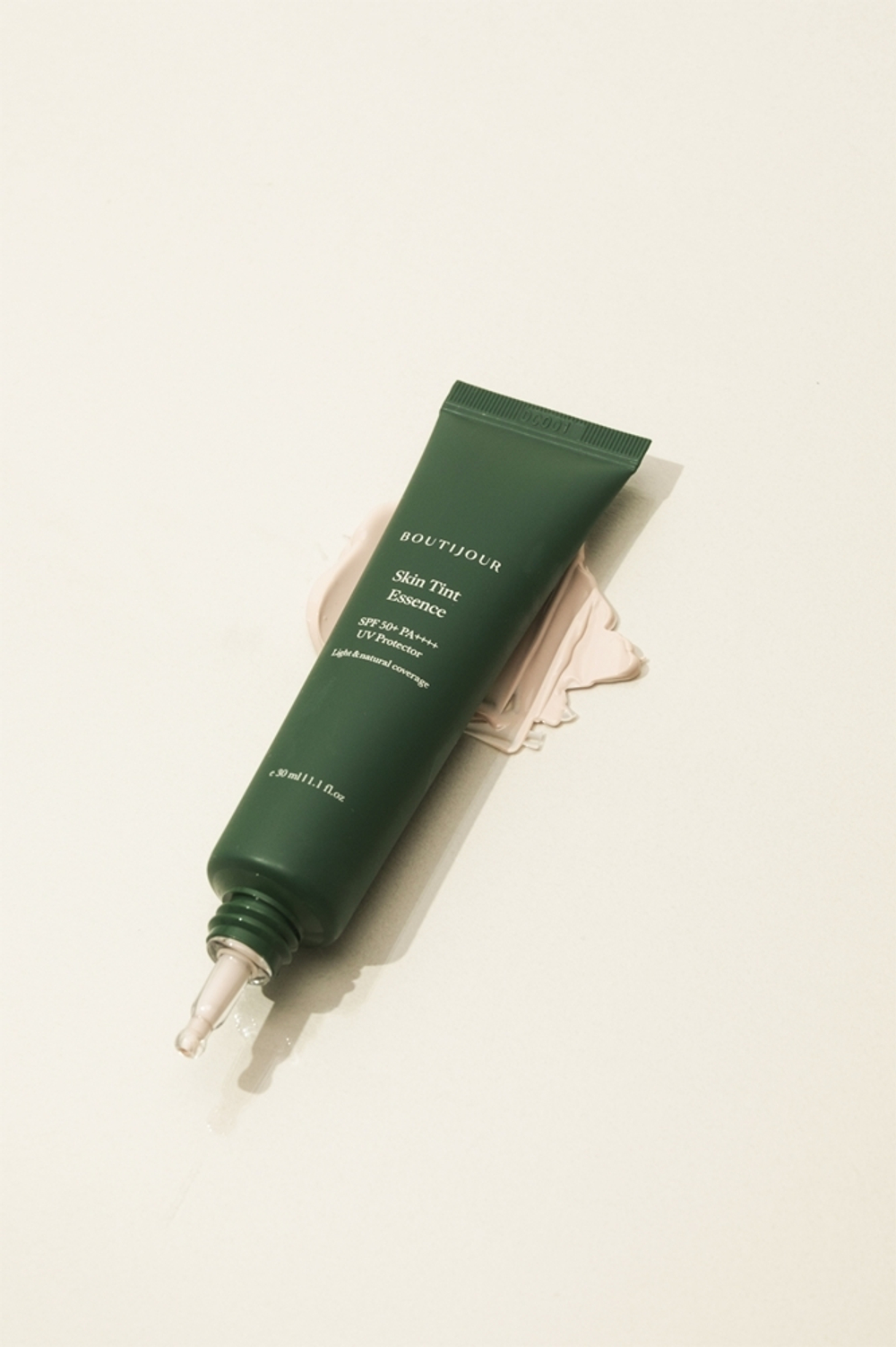 BOUTIJOUR Skin Tint Essence - Осветляющий и тонизирующий флюид SPF 50+, 30 ml