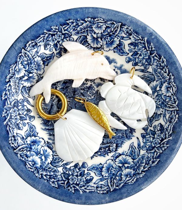 Подвеска Дельфин из перламутра