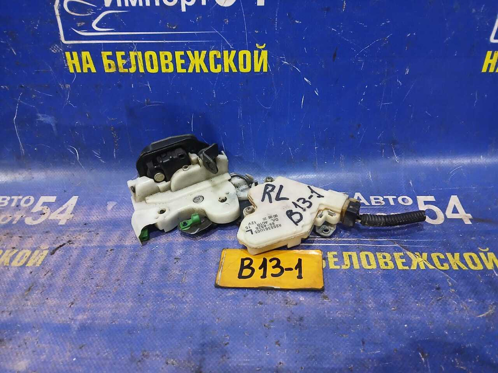 Замок двери задней левой NISSAN SUNNY 1990