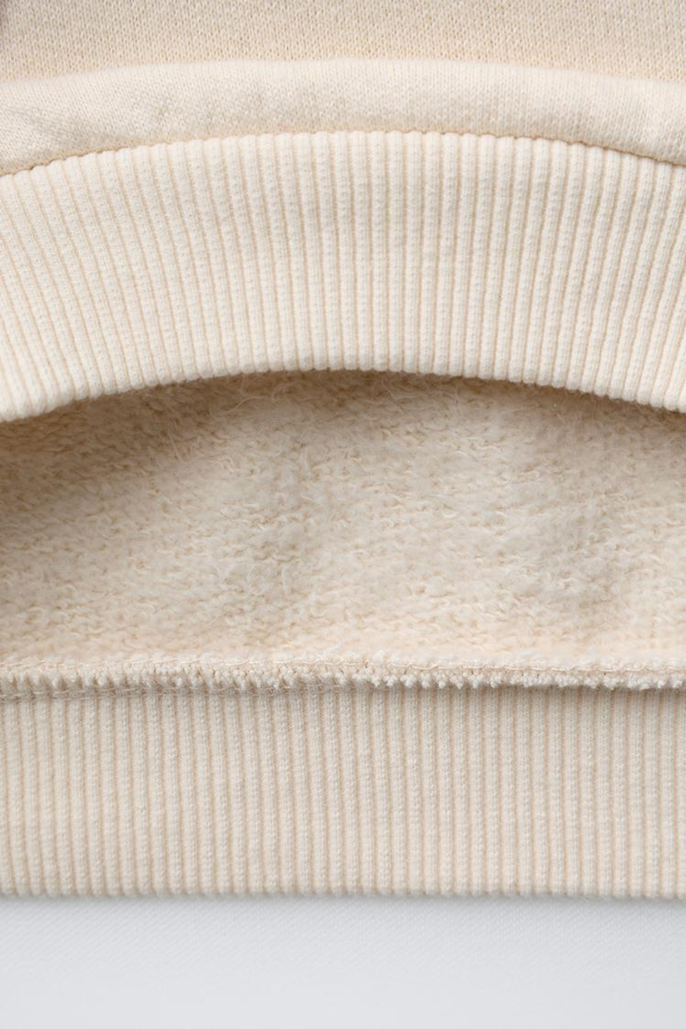 ZARA ТОЛСТОВКА С ВЫШИТЫМИ СЕРДЦАМИ, ЭКРЮ