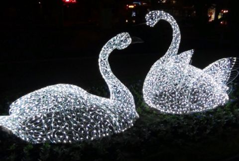 Световая фигура Лебедь и лебедушка