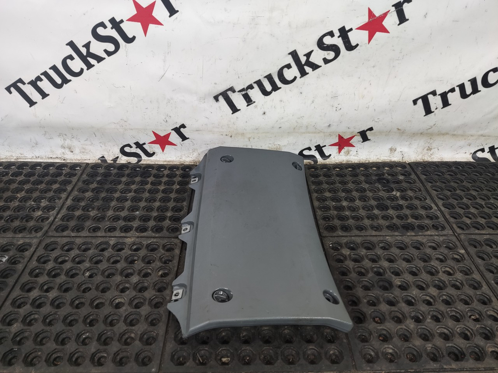 Крышка блока предохранителей 2018г