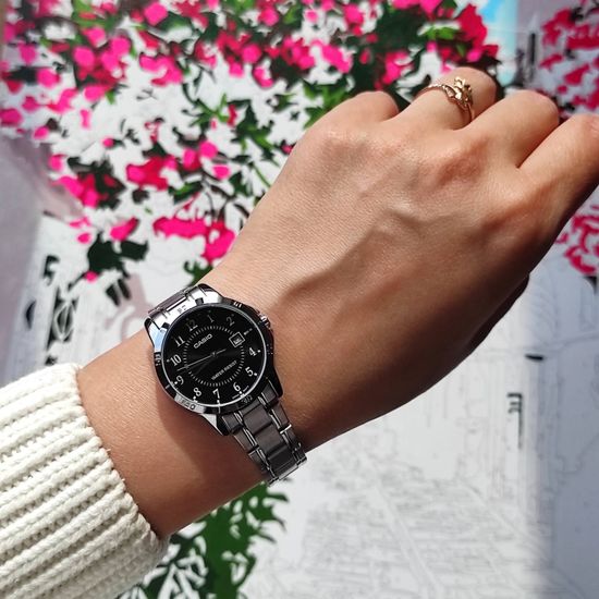 Наручные часы Casio LTP-V004D-1B