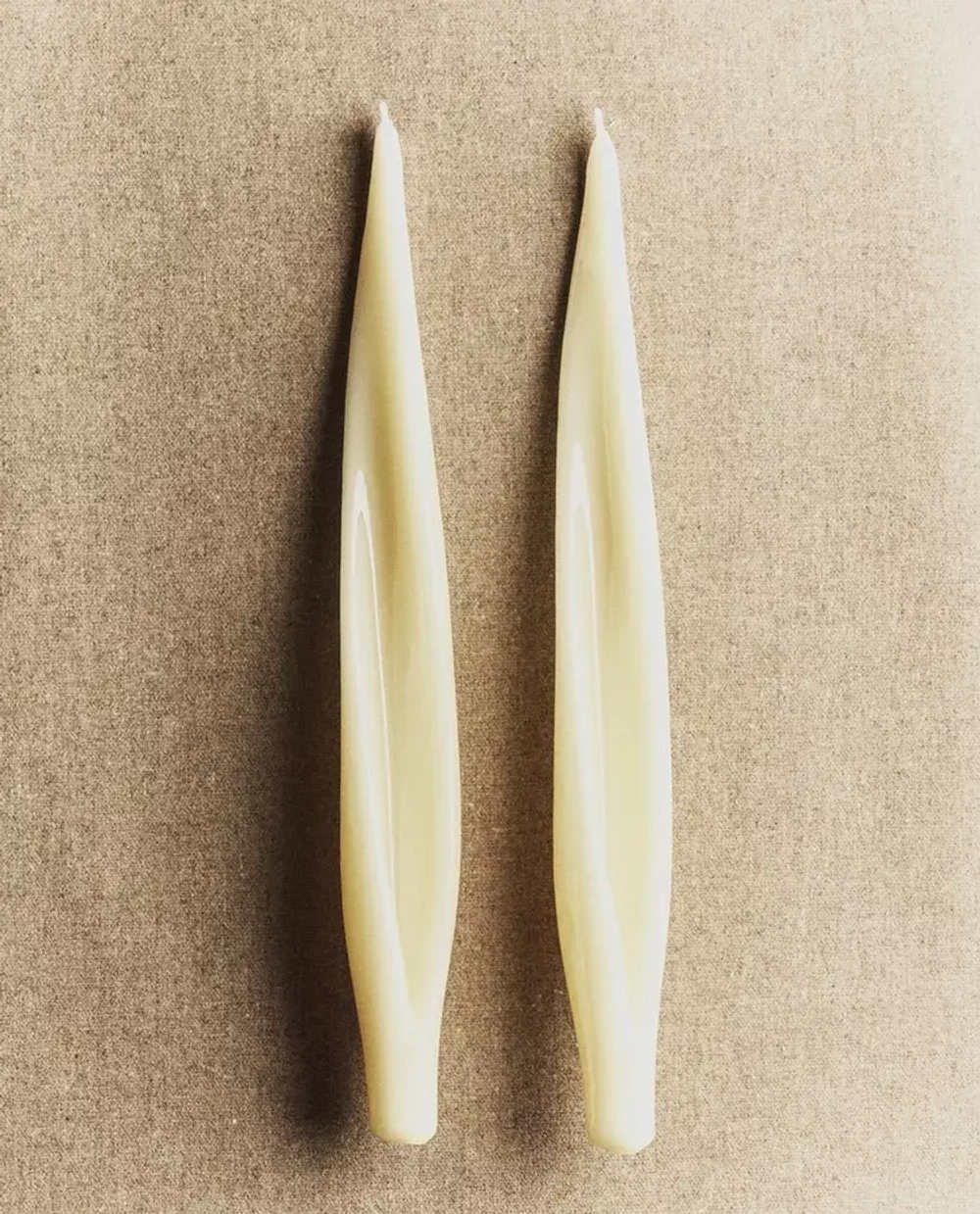 ZARA HOME НАБОР ДЕКОРАТИВНЫХ СВЕЧЕЙ В ФОРМЕ ЛИЛИИ ( 2 ШТ.), БЕЛЫЙ