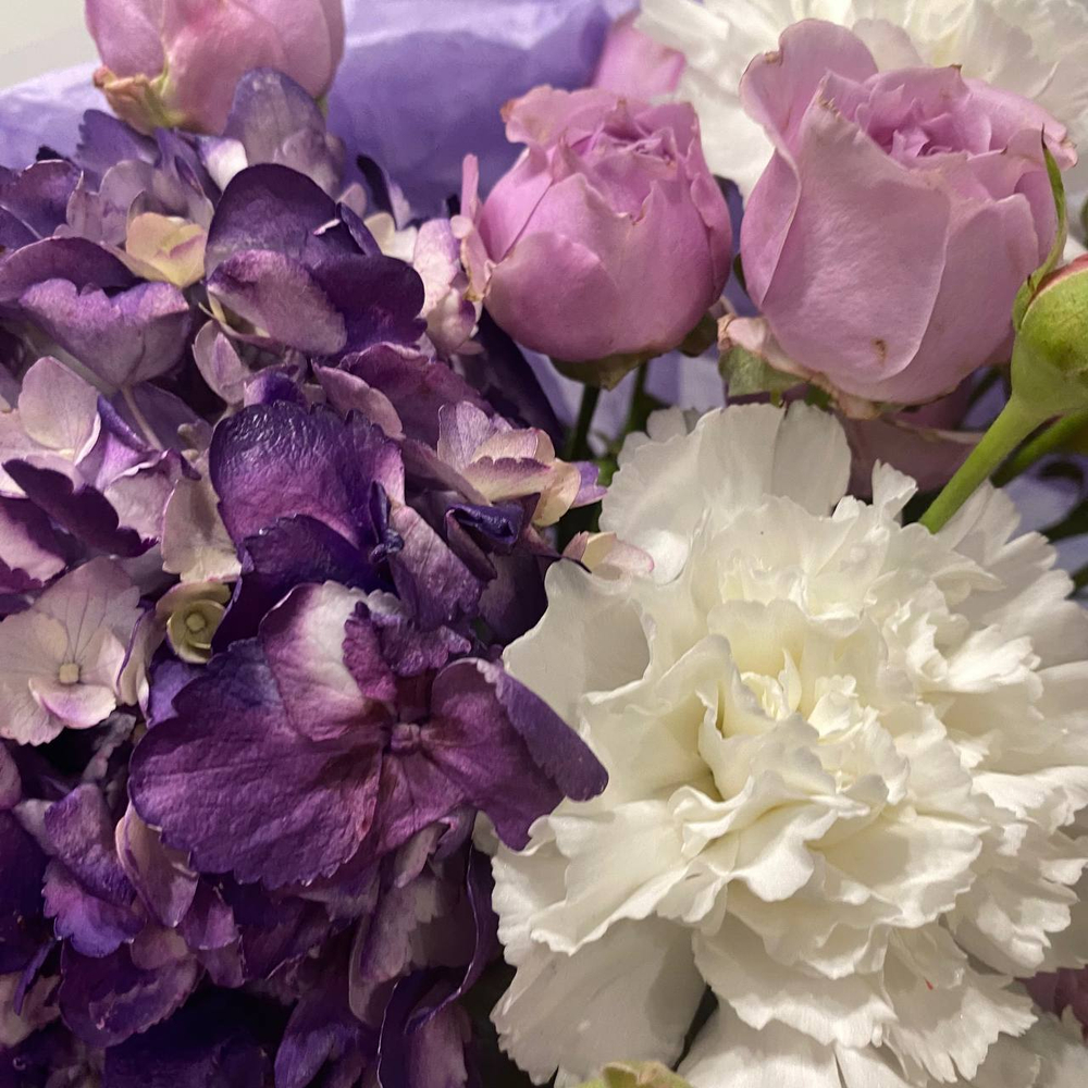 Яркий букет с гортензией