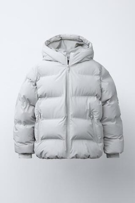 ZARA СТЕГАНАЯ КУРТКА С НАШИВКОЙ WATER REPELLENT, ЦВЕТ ЛЬДА