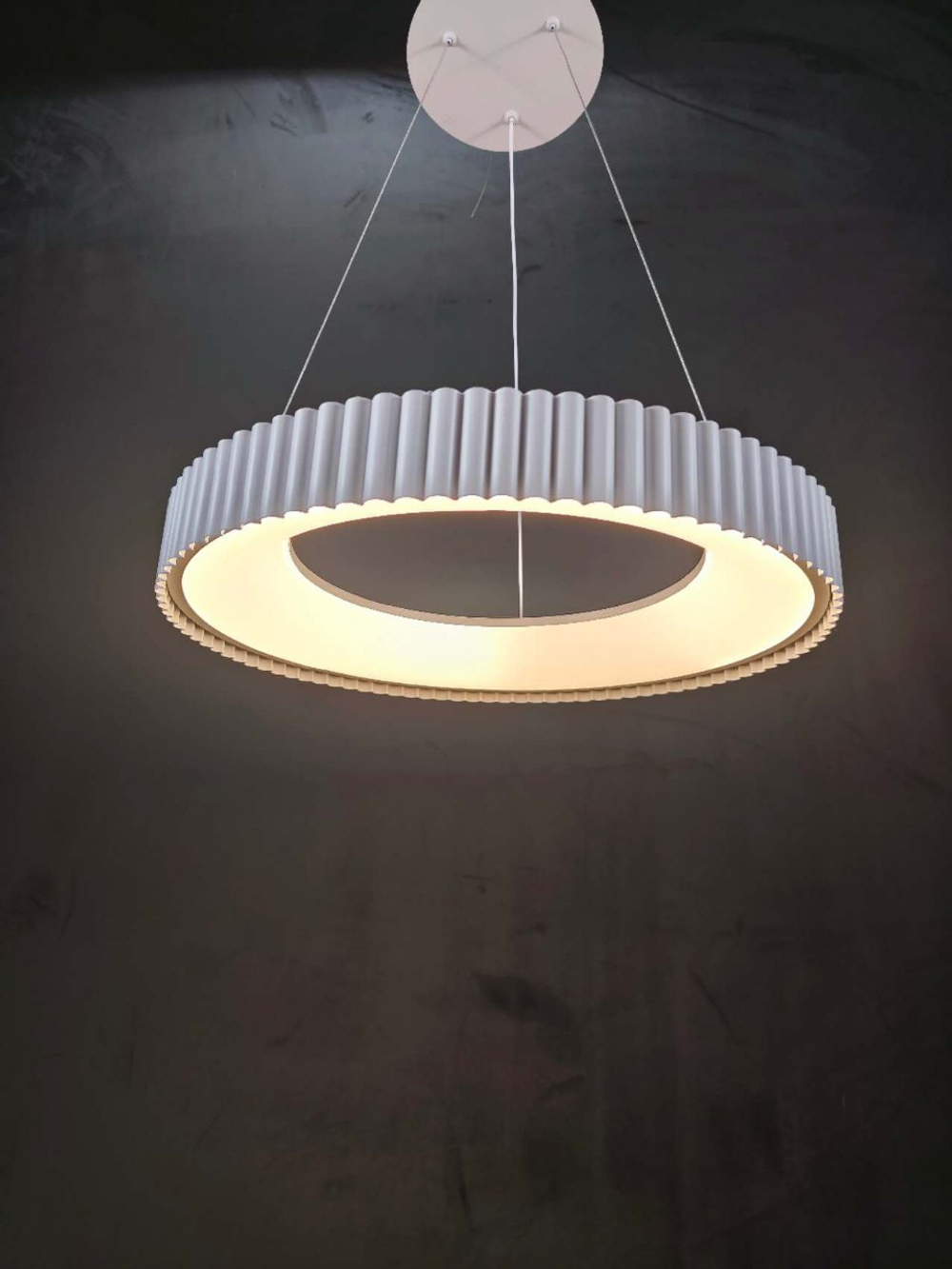 Люстра подвесная светодиодная Lanbos Piano, LED 120 Вт, до 30 кв м, белая