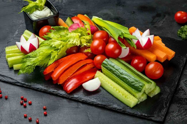 Тарелка овощная с соусом