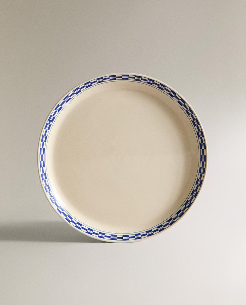 ZARA HOME ТАРЕЛКА ИЗ КЕРАМИКИ С УЗОРОМ В КЛЕТКУ, ЭКРЮ