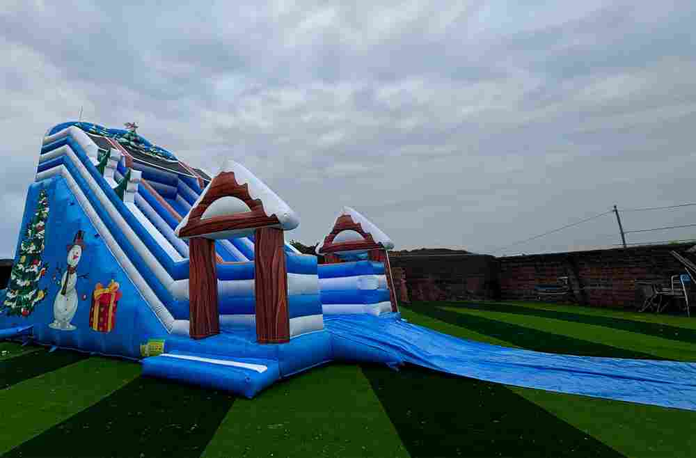 Зимняя горка «Снежный дом» 12*7,5*9 м