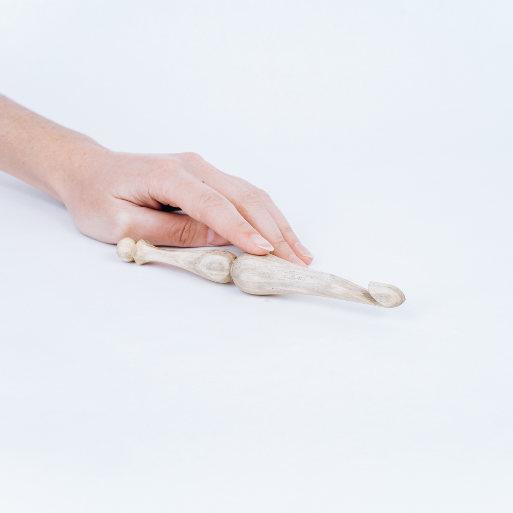 Деревянный крючок для вязания из сибирского кедра 10 мм. K191