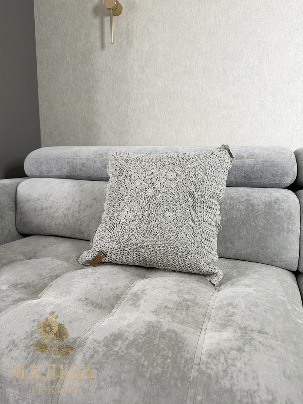 Подушка декоративная "Кружево" серо-оливковая 45x45x10см от J-LINE