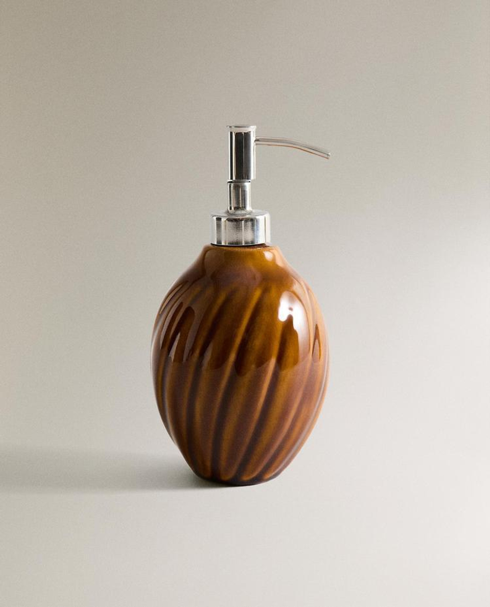 ZARA HOME ДОЗАТОР ДЛЯ МЫЛА С РЕЛЬЕФНЫМ УЗОРОМ, ГОРЧИЧНО-ЖЕЛТЫЙ