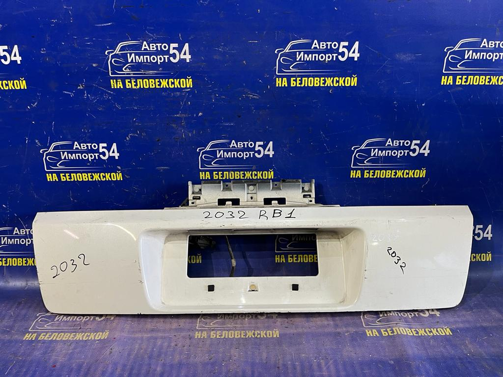 Накладка двери багажника Honda ODYSSEY 2003-2008