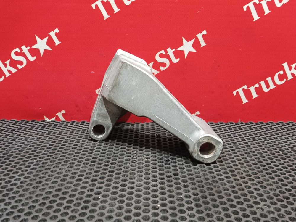 Кронштейн цилиндра подъема кабины 2018г.