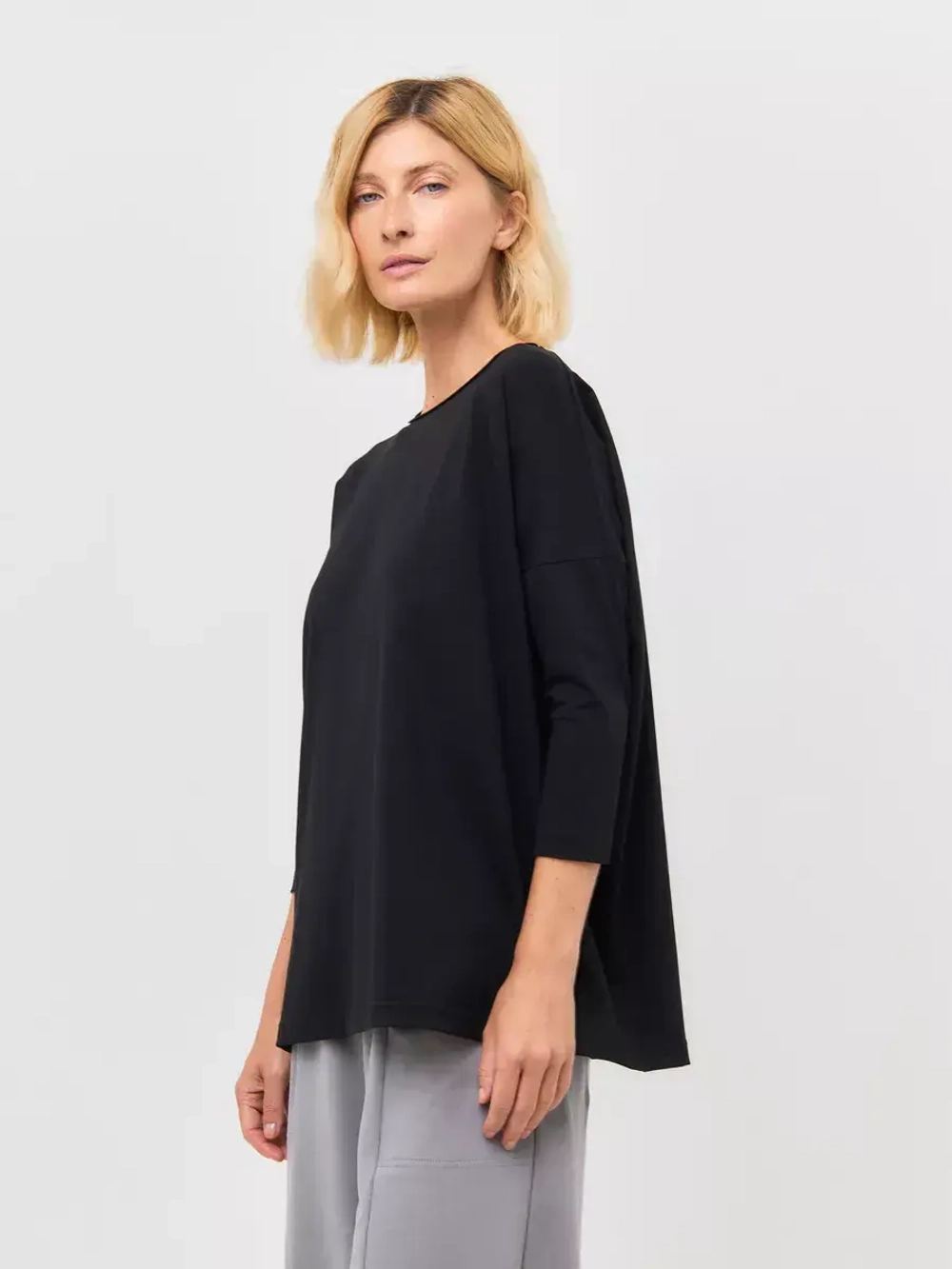 Лонгслив оверсайз с рукавом 3/4