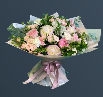 Букет с пионами