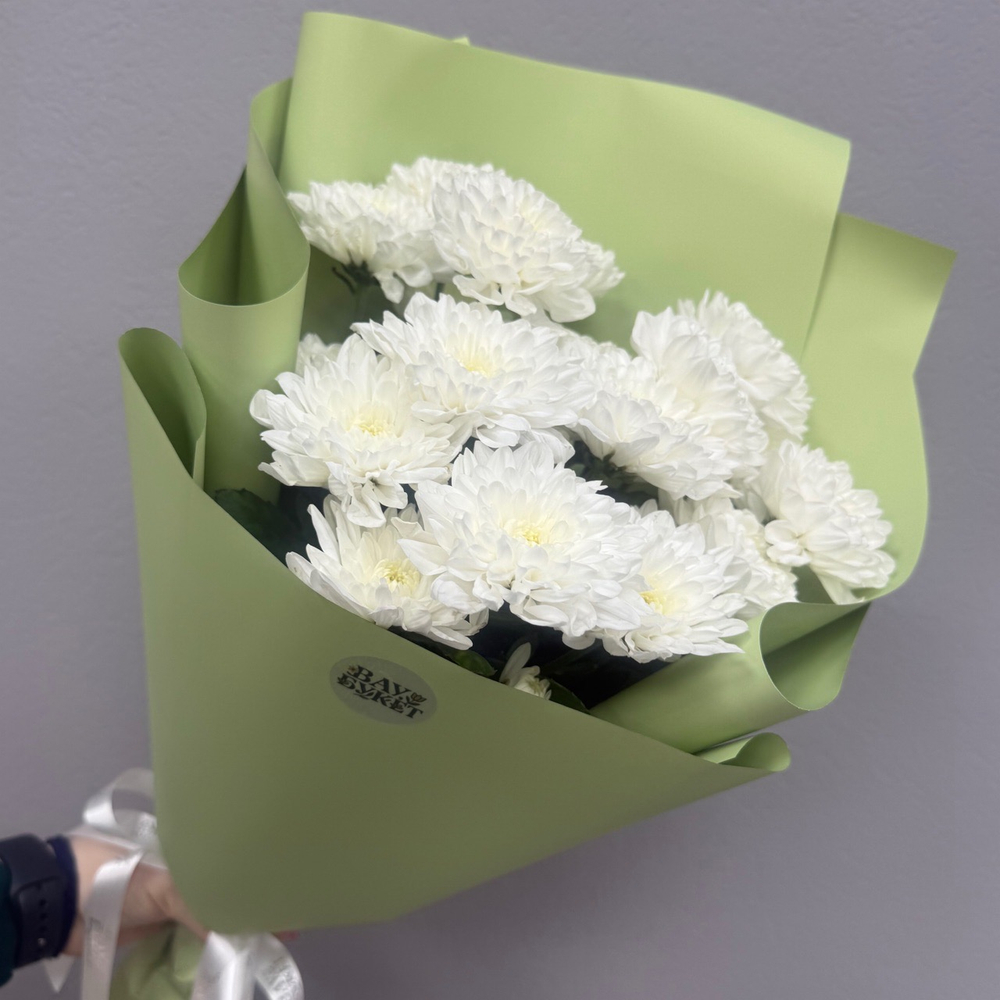 Букет из 3 белых кустовых хризантем