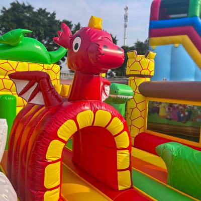 Надувной батут " Замок дракона" 6х5х3,8м