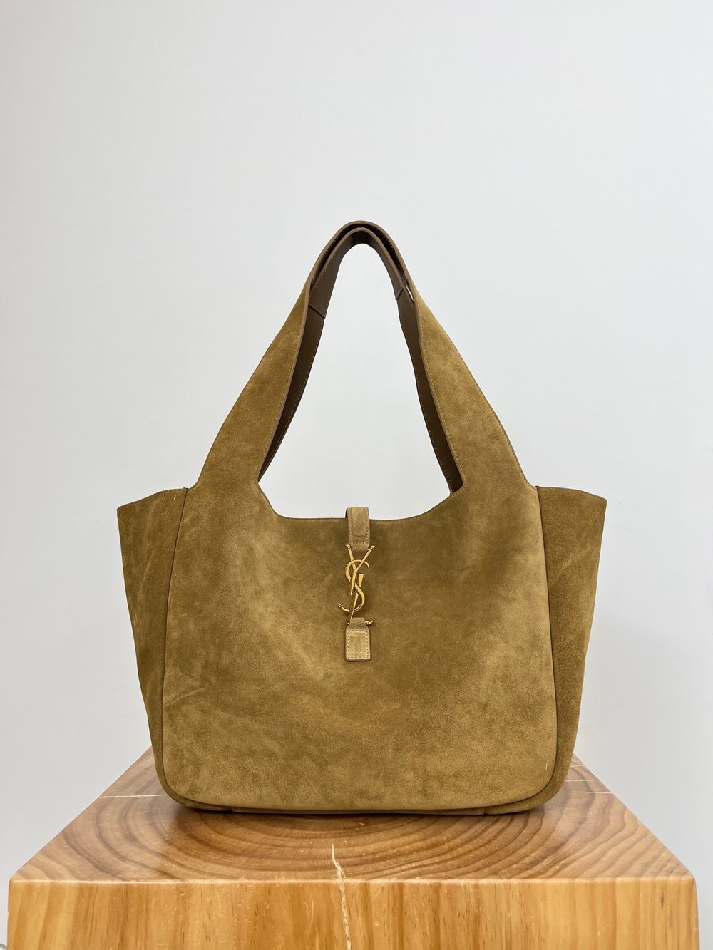 LE 5 À 7 BEA ИЗ ЗАМШИ