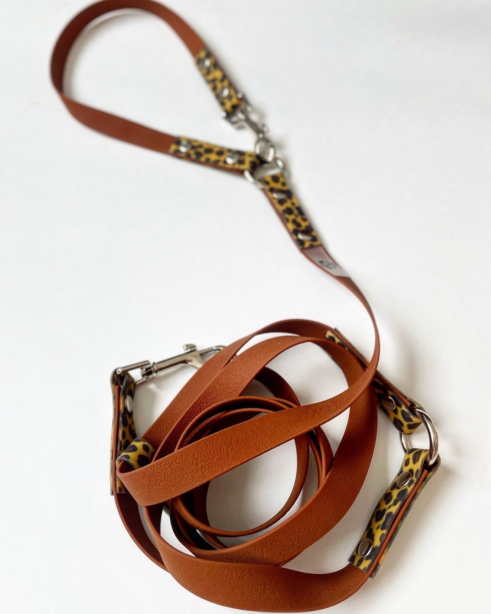 Перестежка поводок для собак 20 мм , 5 м коричневый и леопард