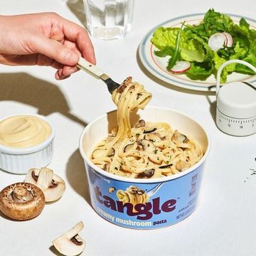 Паста Samyang TANGLE со сливочным соусом и грибами 105г (Корея)