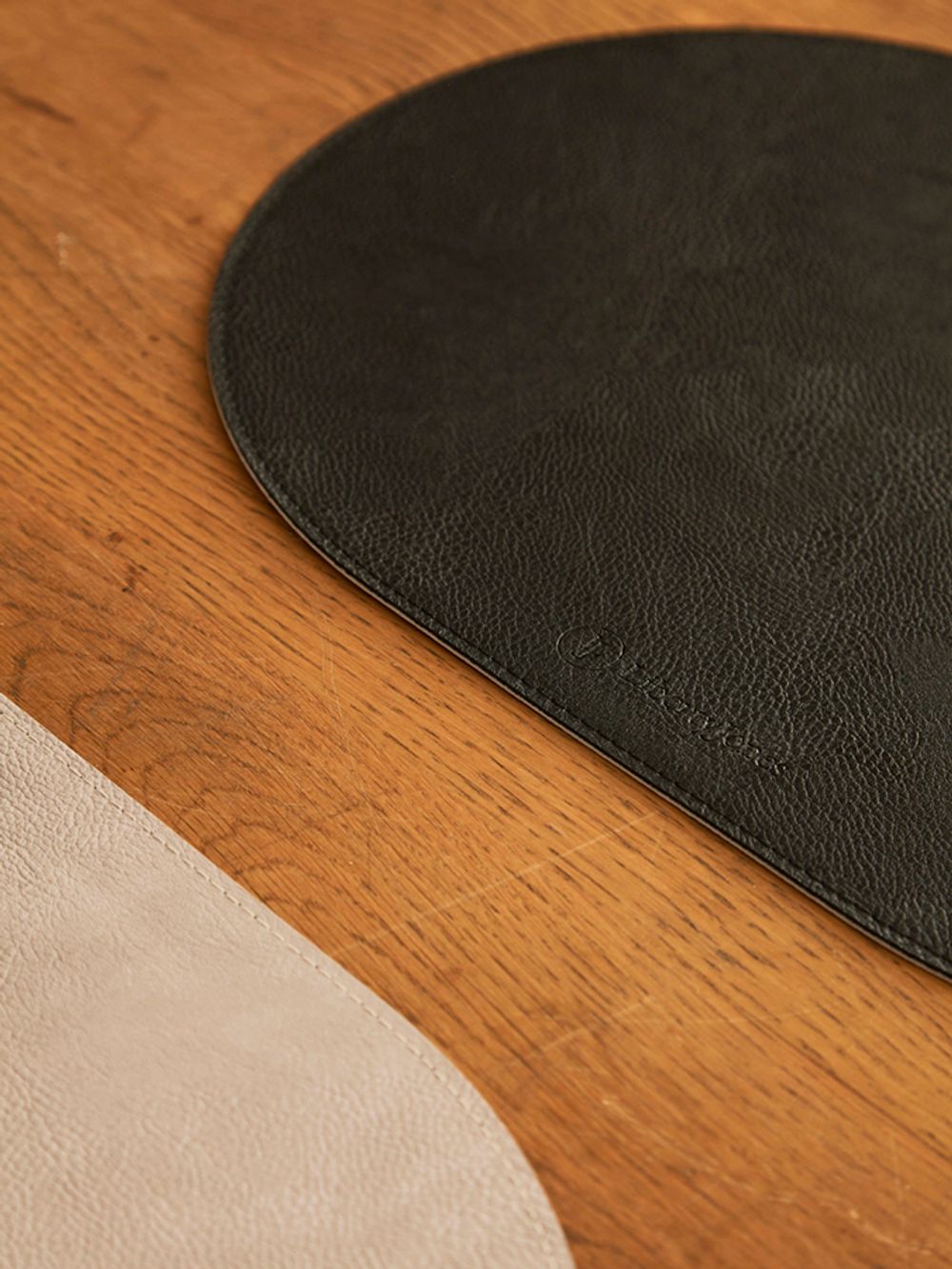 Набор из 4-х двухсторонних сервировочных салфеток Pool, 30х45 см, черный/светло-серый