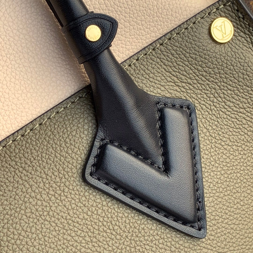 Louis Vuitton On My Side MM