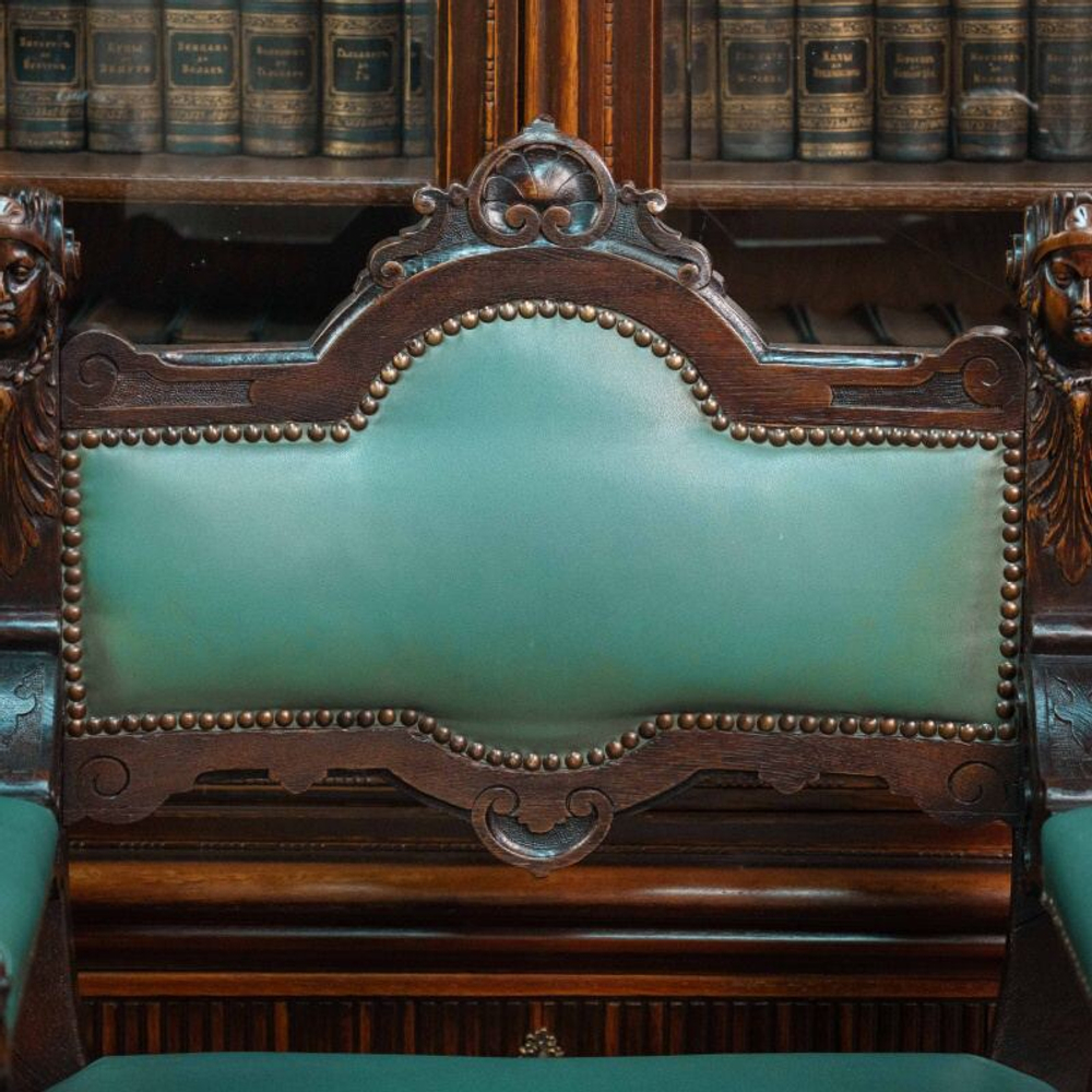 Кресло в Римском стиле