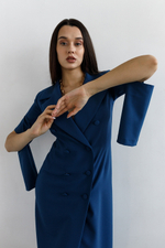 Платье-пиджак в акцентными разрезами на рукавах