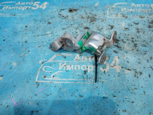 Петля двери передней левой NISSAN MARCH 2003