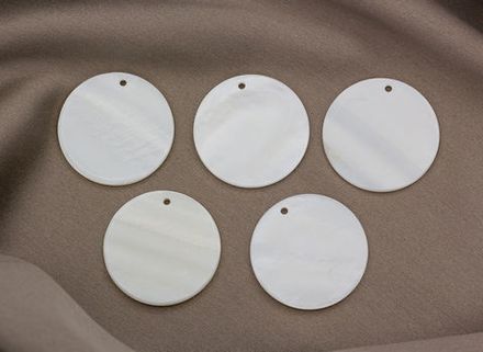 Пара перламутровых подвесок 25мм