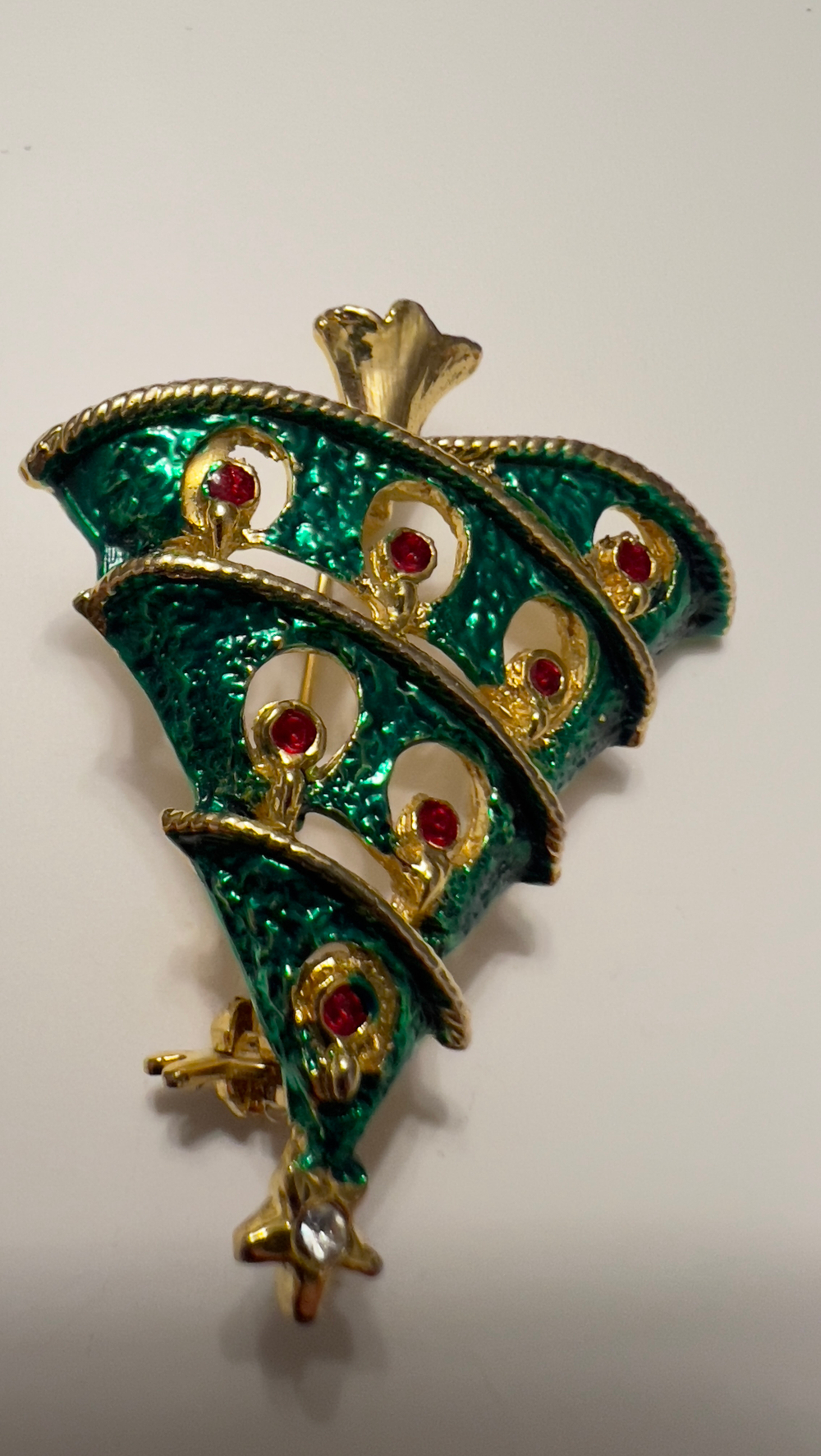 Новогодняя брошь елочка