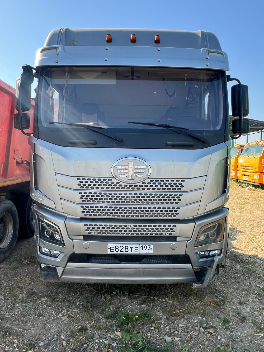 FAW JH6 4x2 Седельный тягач CA4180P25K15E5A80 (Дизельный, 11,6 л, 453 л.с., АТ)