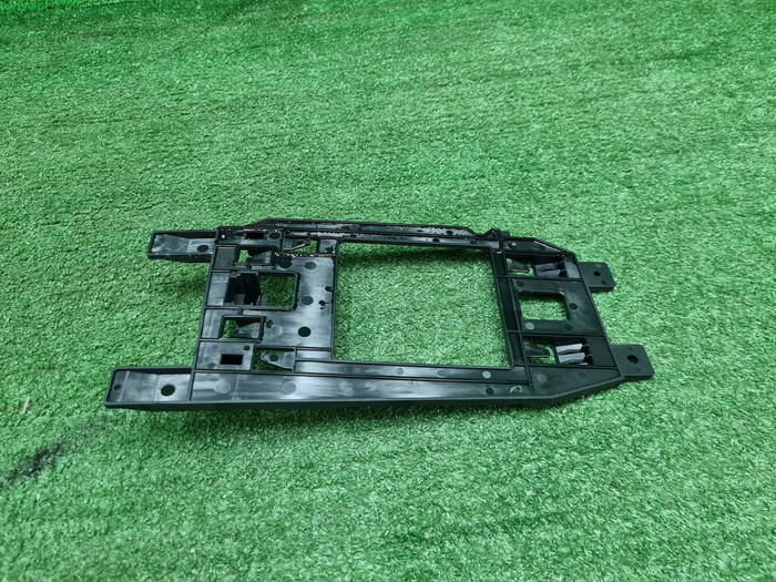 Кронштейн радиоусилителя Audi A4 B9 (2015-2020)