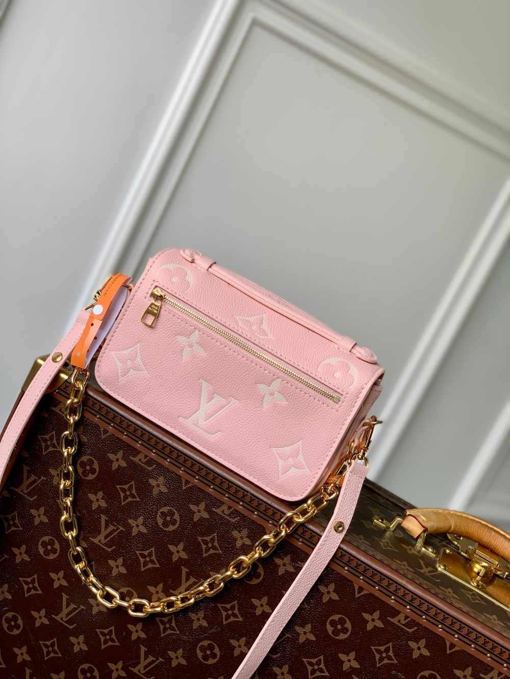 Louis Vuitton Pochette Metis East West
