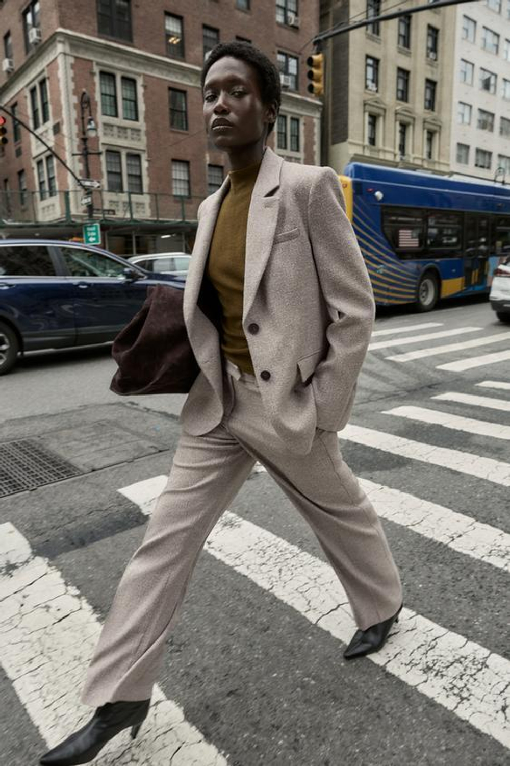 ZARA ПРЯМЫЕ БРЮКИ ИЗ ТКАНИ С ЭФФЕКТОМ РОГОЖКИ, СВЕТЛО-ПЕСОЧНЫЙ