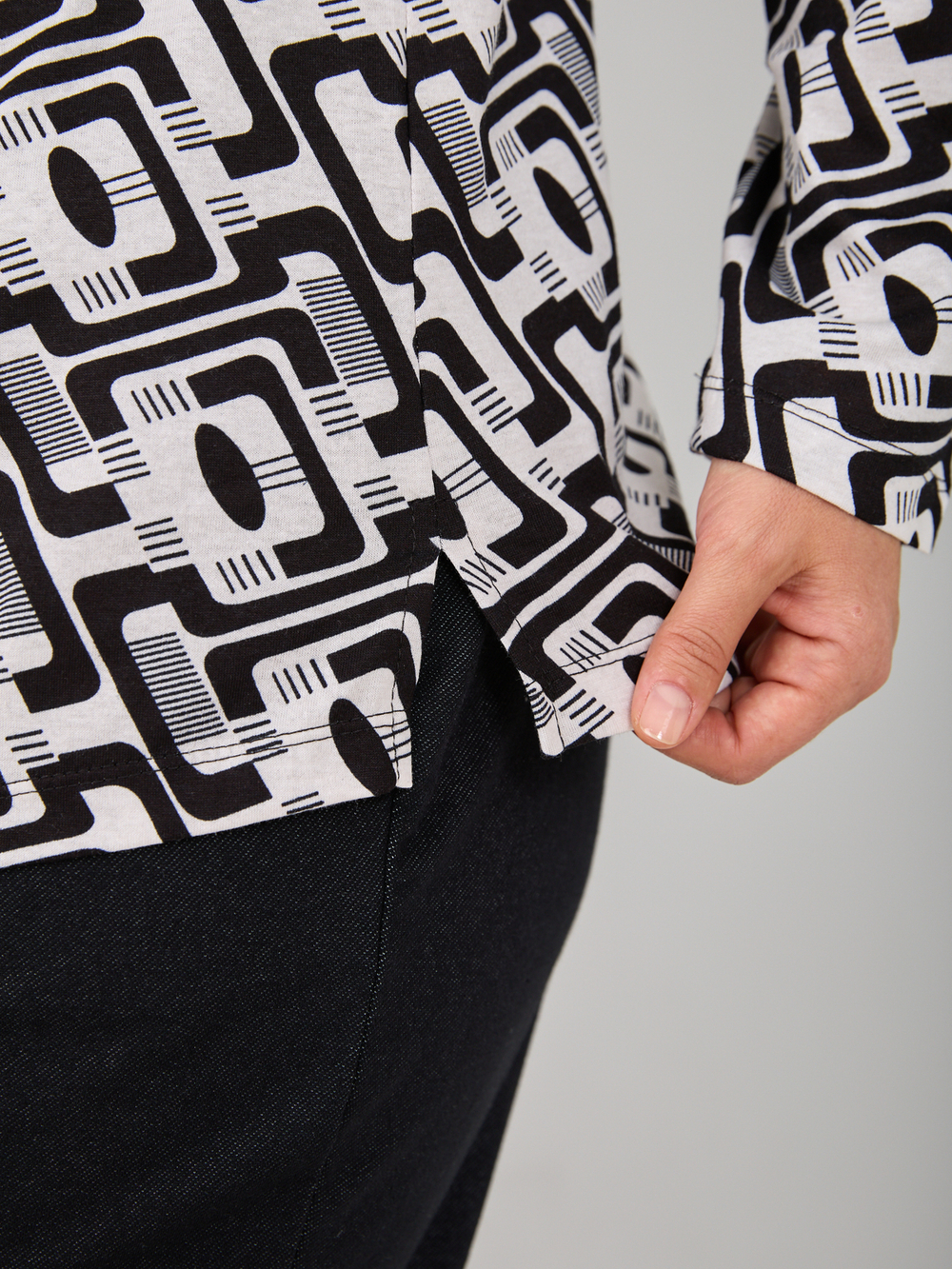 Блузка БЛ-22/черномолочный-лабиринт