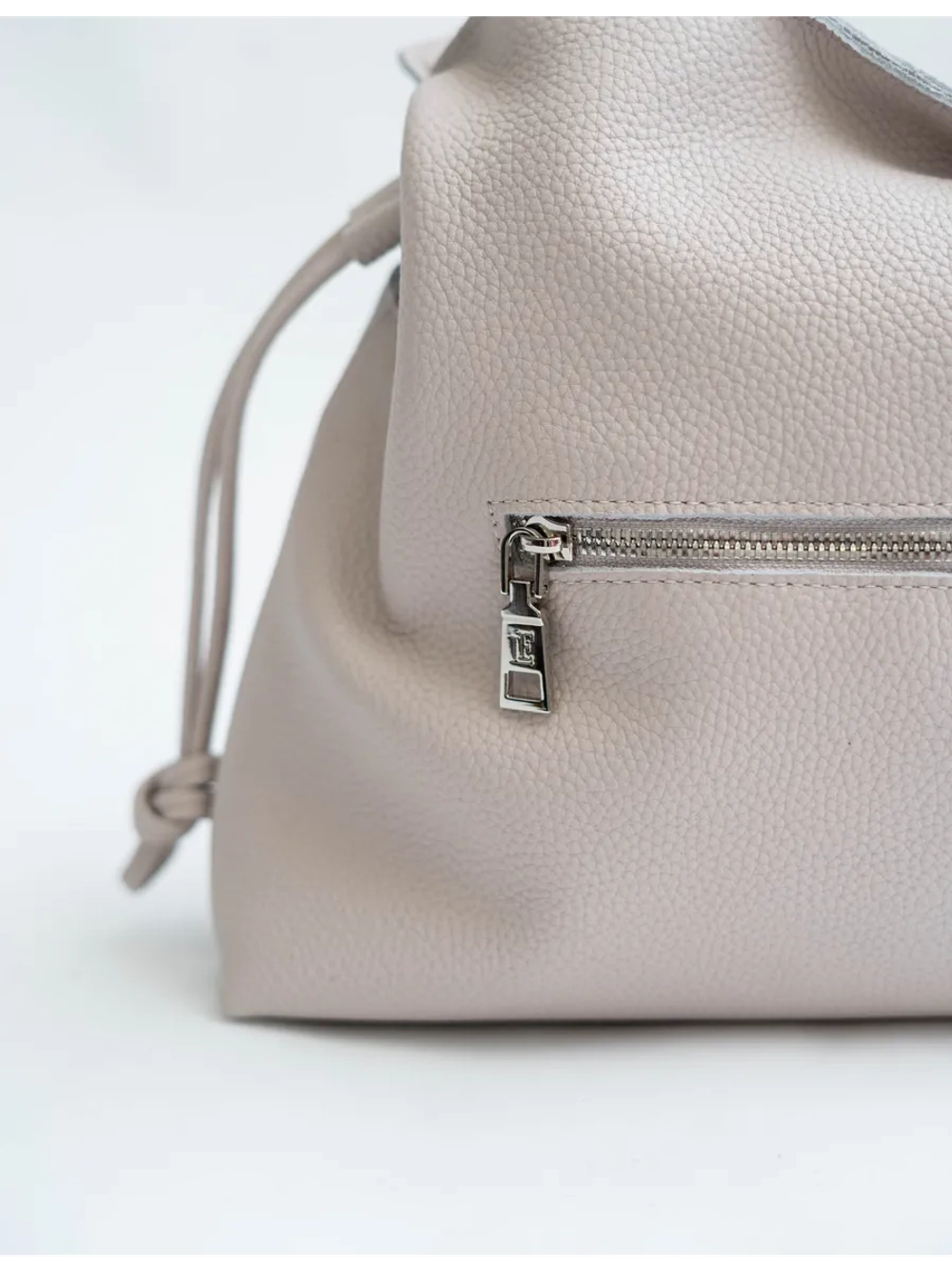 Сумка мешок через плечо средняя натуральная кожа