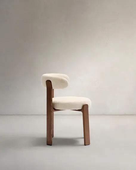 Стул Granite на 4 ножках из бежевого шенилла и массива ясеня в отделке орех