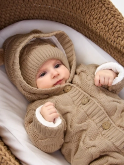 Вязаный комбинезон для новорожденных