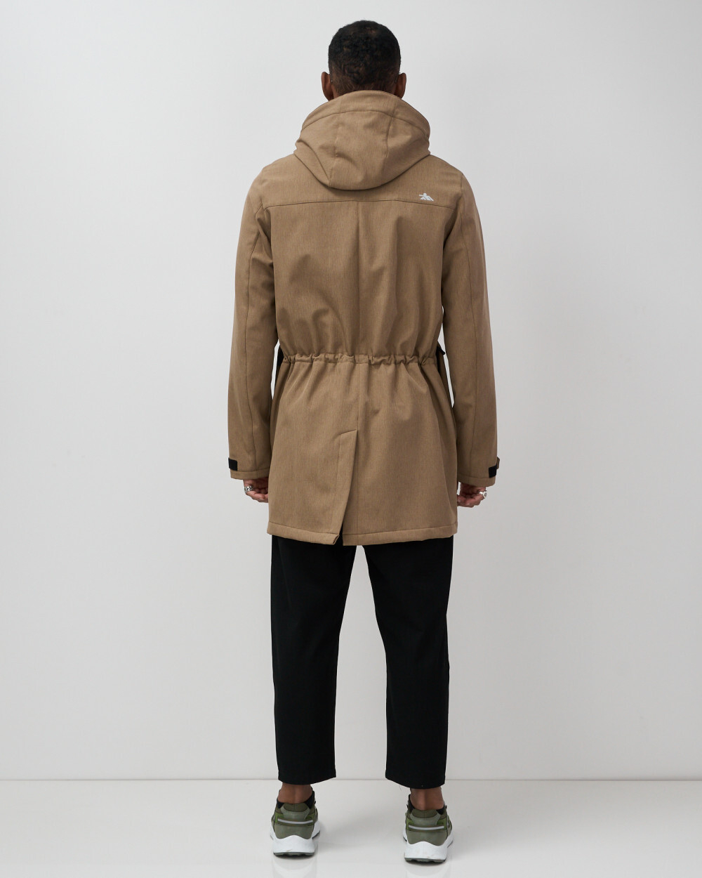 Парка спортивная мужская с капюшоном softshell бежевого цвета 9565B