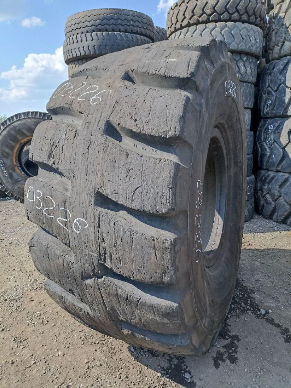 35/65R33 Goodyear VSDL шина б/у