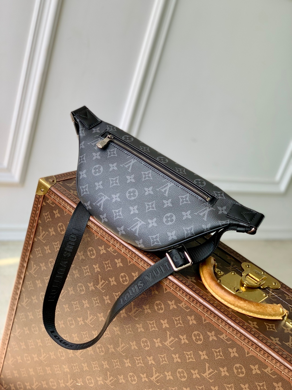 Louis Vuitton Discovery Bumbag