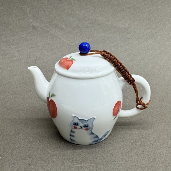 Чайник белый 