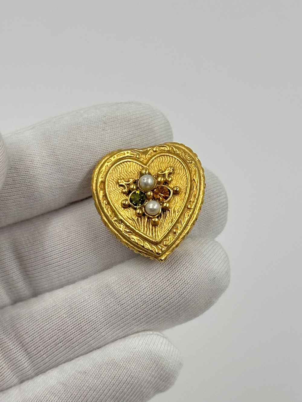 Накладка на пуговицу Сердце с кристаллами и «жемчугом»